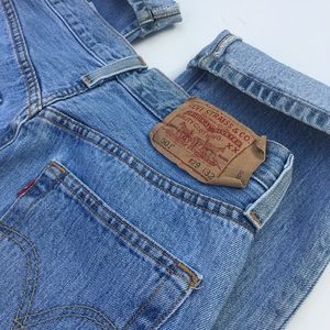 Light-Wash Levi’s 501 Button Fly